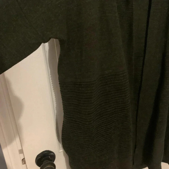Lululemon Merino Wool Cardigan Sweater in Dark Green Size 4 NWOT - Picture 2 of 7